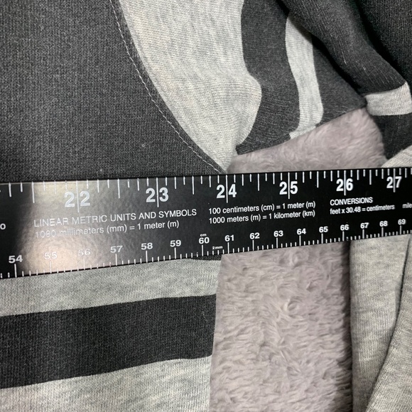 Victoria’s Secret PINK Gray Crewneck Sweatshirt Women’s Size M Logo Pullover - Picture 2 of 6